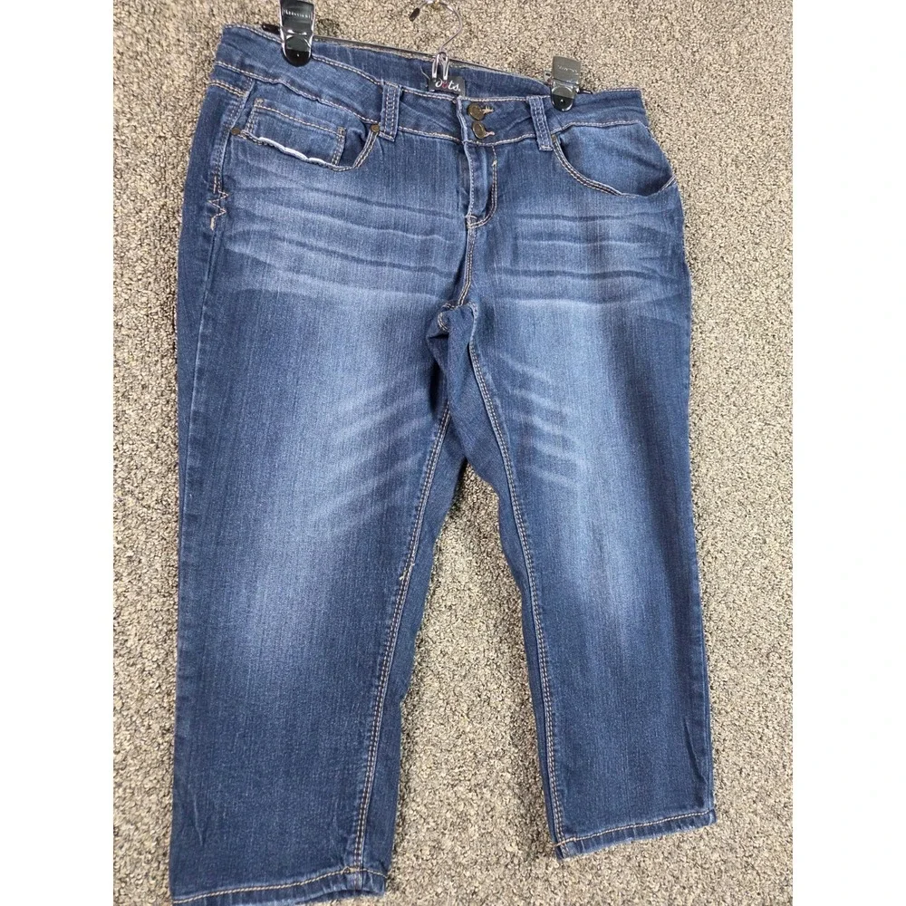 Dots Women's Size 12 Capri Jeans Blue Denim Mid Rise Mid Calf Casual 38x18‎